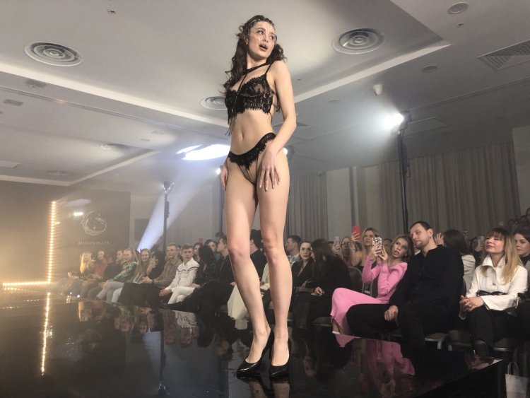 Показ нижнего белья