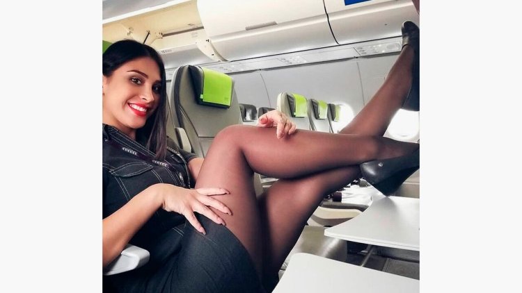 Стюардесса в юбке