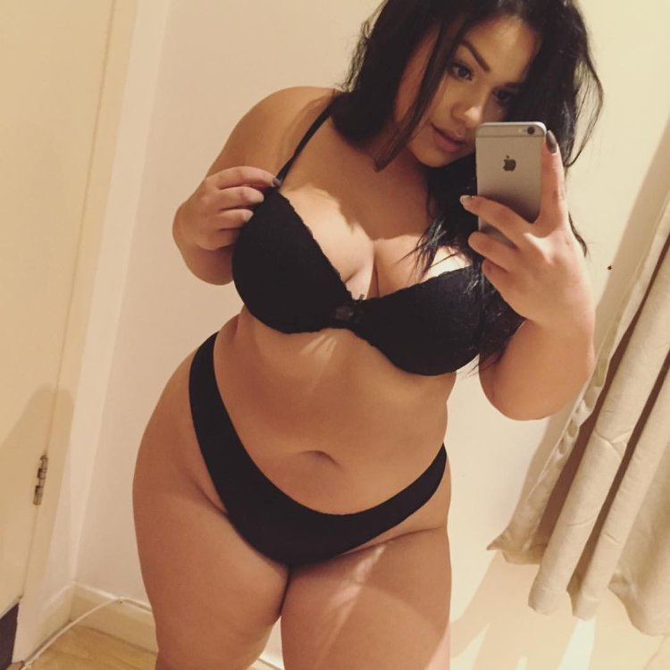 Селфи пышных девушек