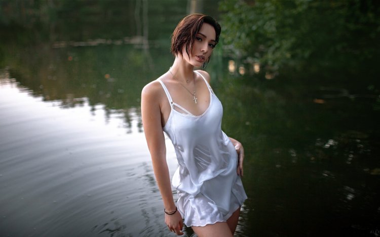 Сиськи в мокрой одежде