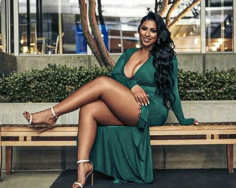 Сандра Саго модель