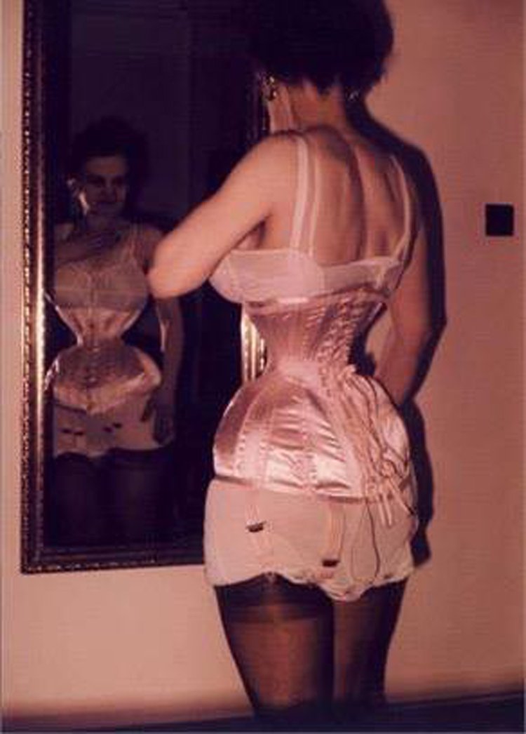 Корсет осиная талия 19 век