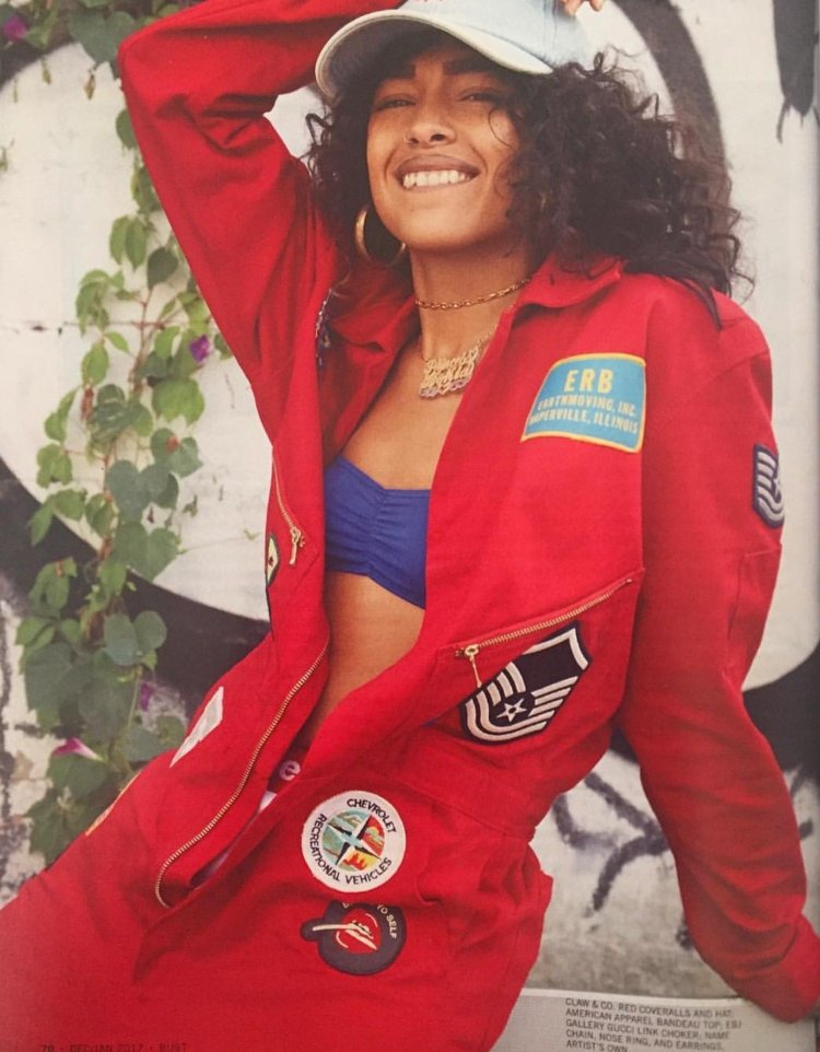 Американская женщина в костюме 90