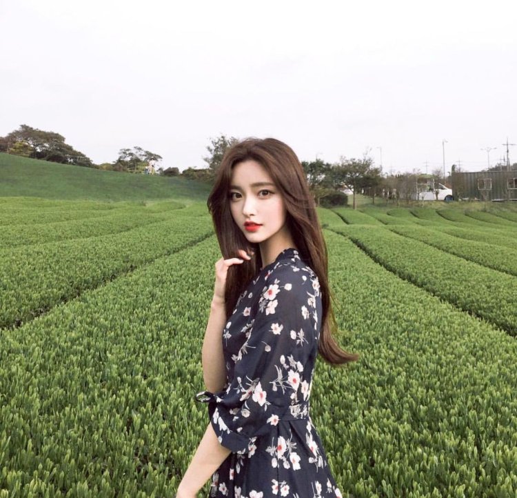 Кореянка на природе