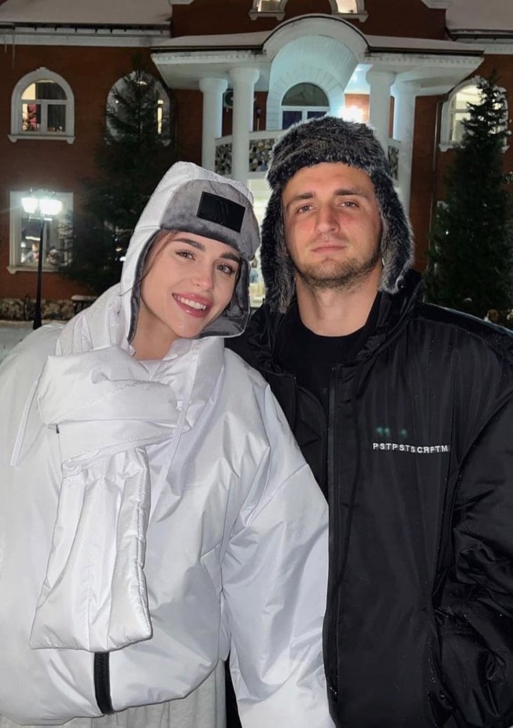 Девушка михаила литвина адель вейгель