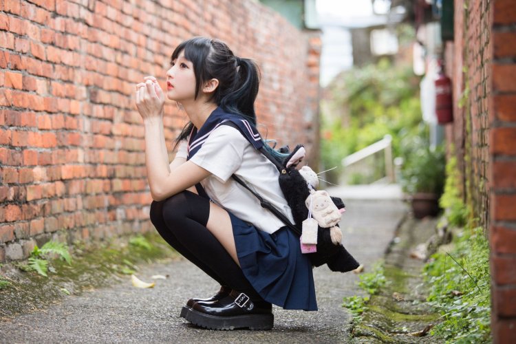 Азиатские девушки в красивой форме