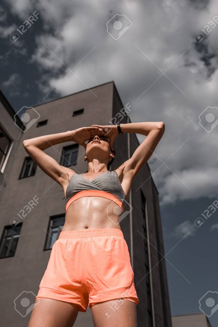 Девушки вид снизу вверх