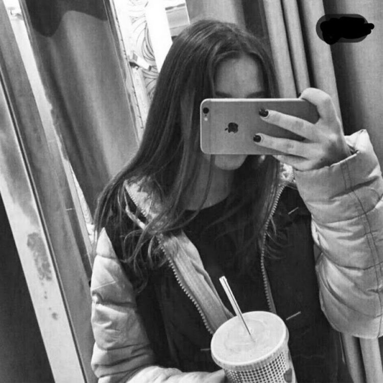 Красивые девочки с айфонами