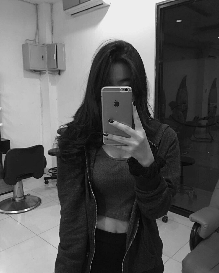 Крутые девушки с айфоном