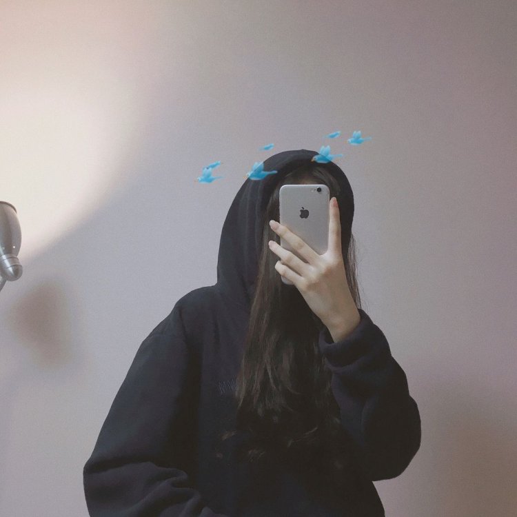 Корейская девочка с закрытым лицом