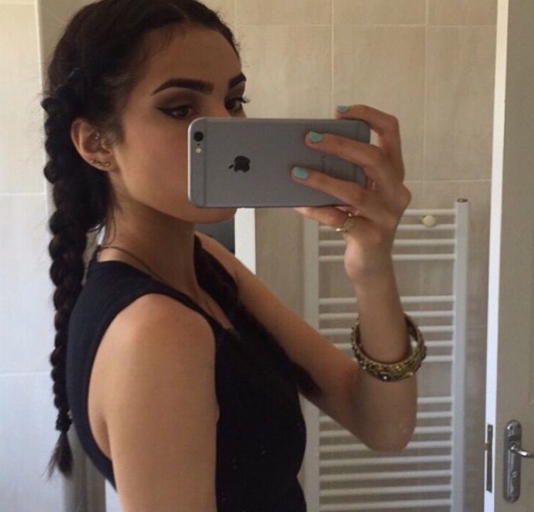 Красивые девочки с айфонами