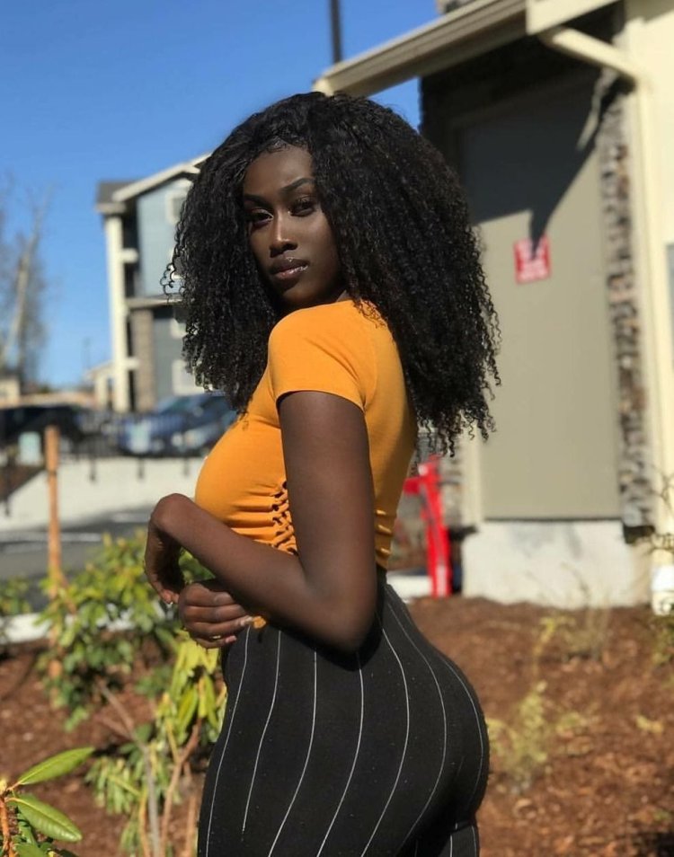 Эбони Адамс