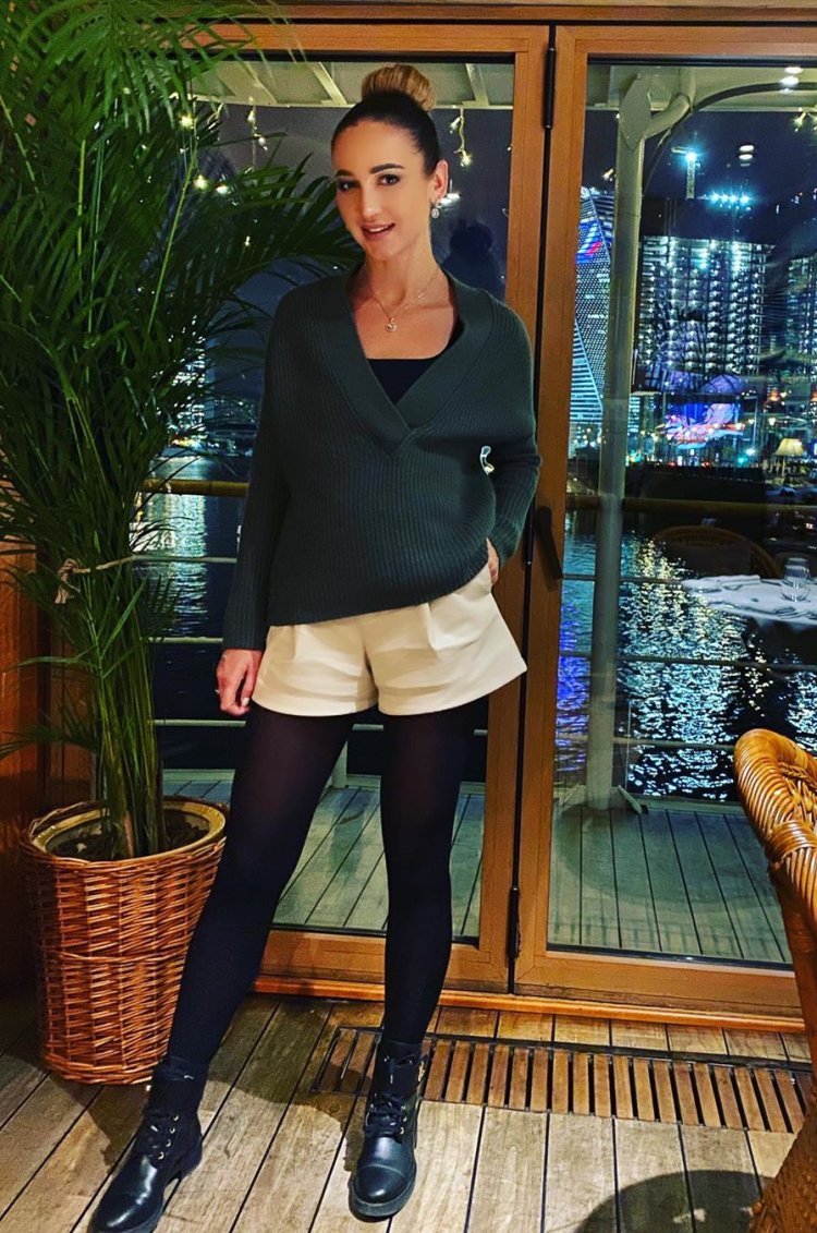 Ольга Бузова в черном