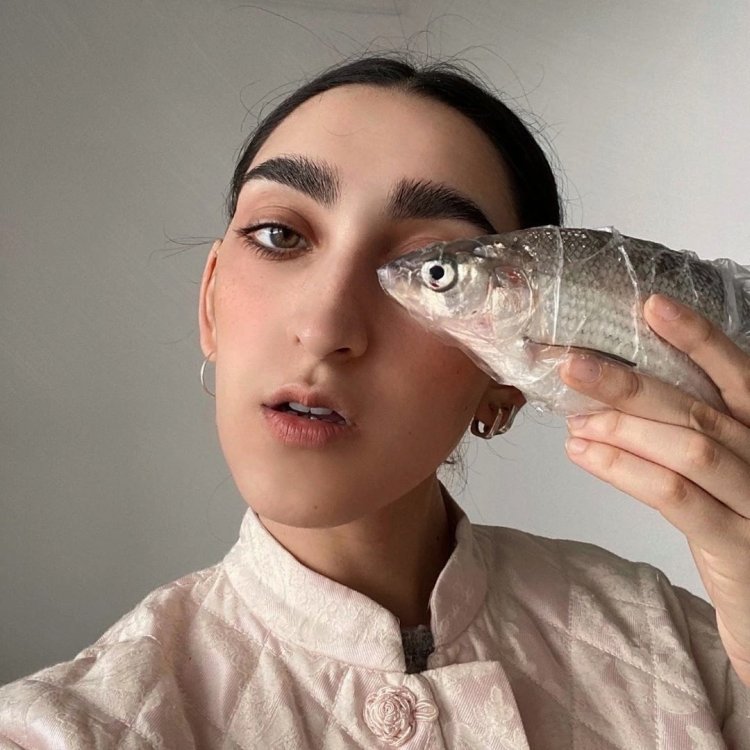 Модель гуччи из Армении