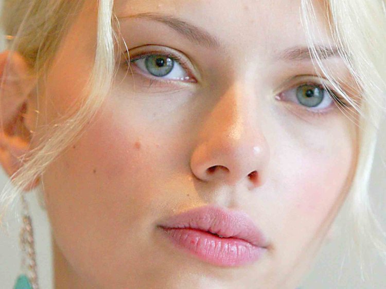 Скарлетт Йоханссон глаза