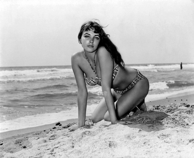 Джуан Колинз в молодости