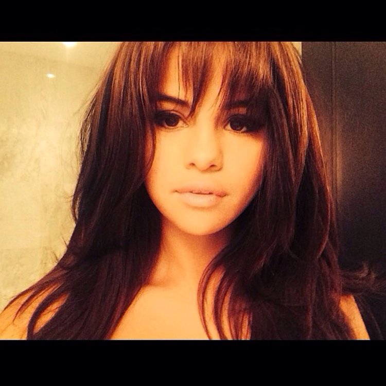 Селена гомес с челкой 2021