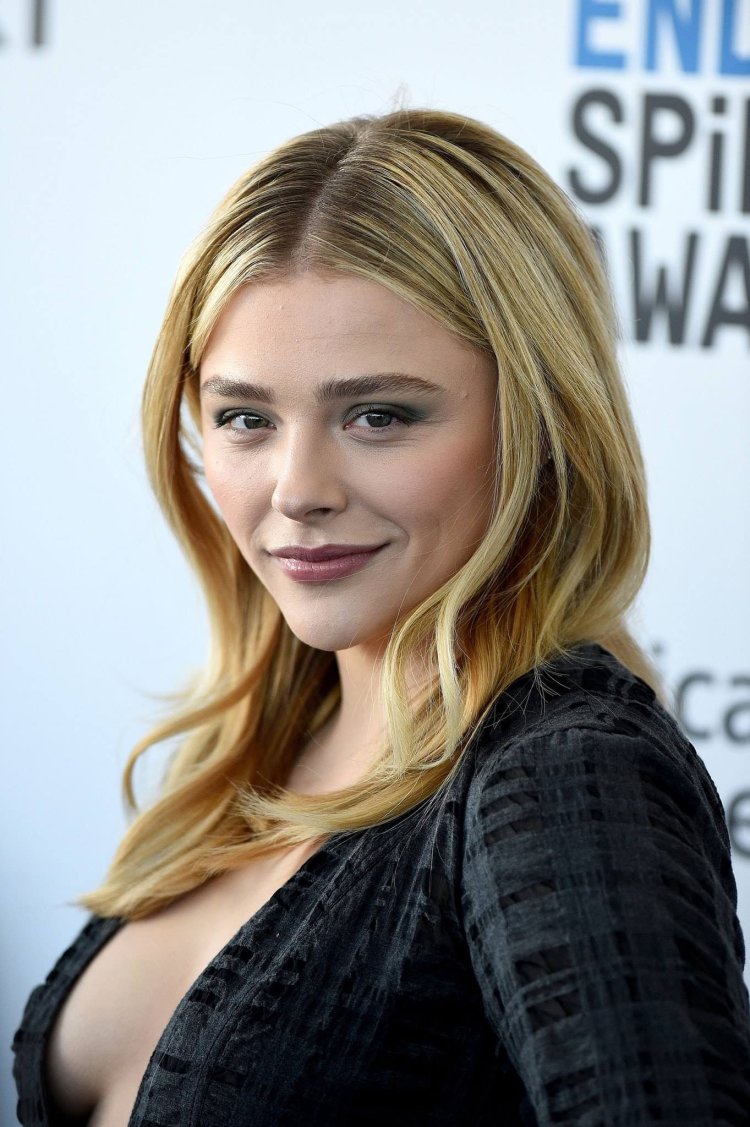 Хлоя Грейс Морец грудь