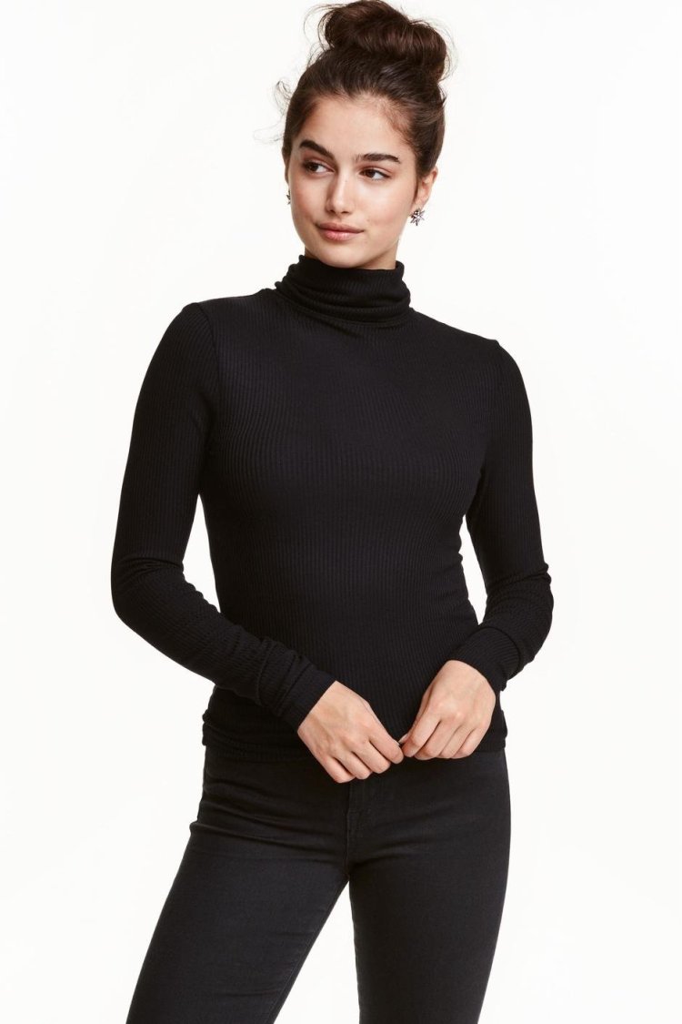 Черная облегающая водолазка