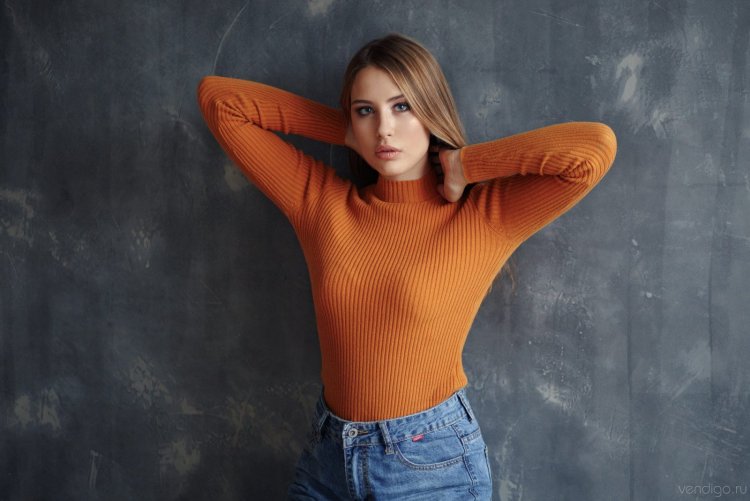 Пуловер Анны Хансен.