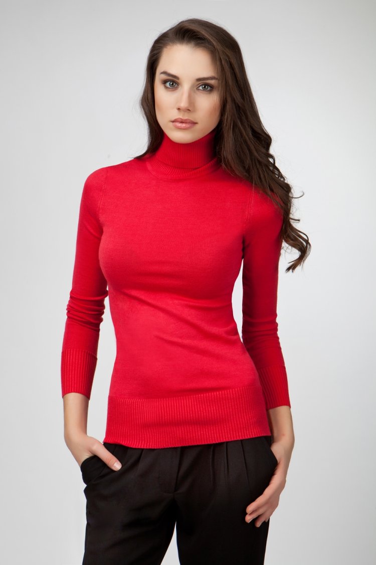 Девушка в красной кофте