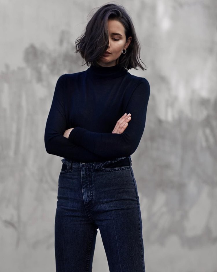 Образы с черной водолазкой