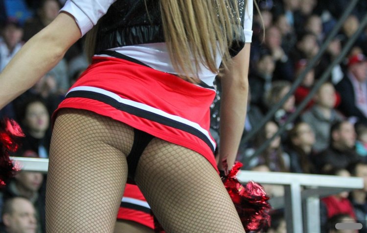 Черлидерши в мини юбках