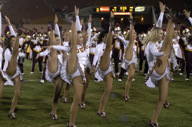 Танцы без одежды