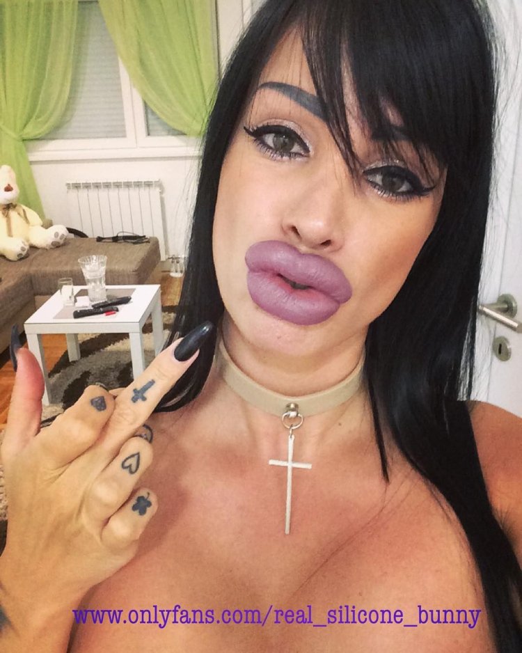 Angelina Valentine губы силиконовые