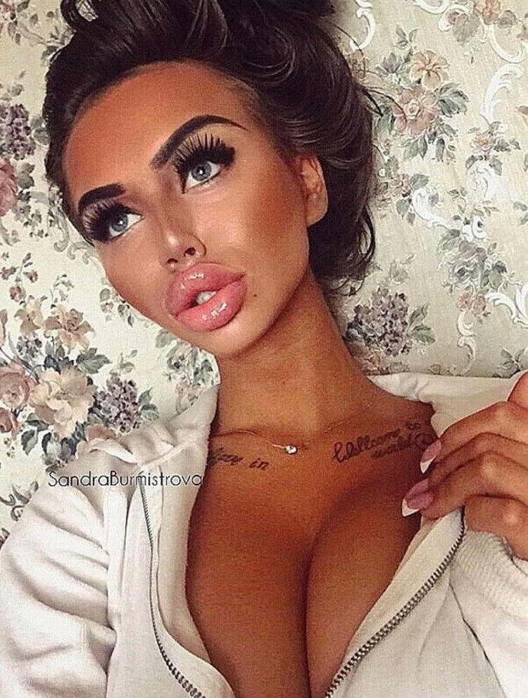 Сандра Бурмистрова губы