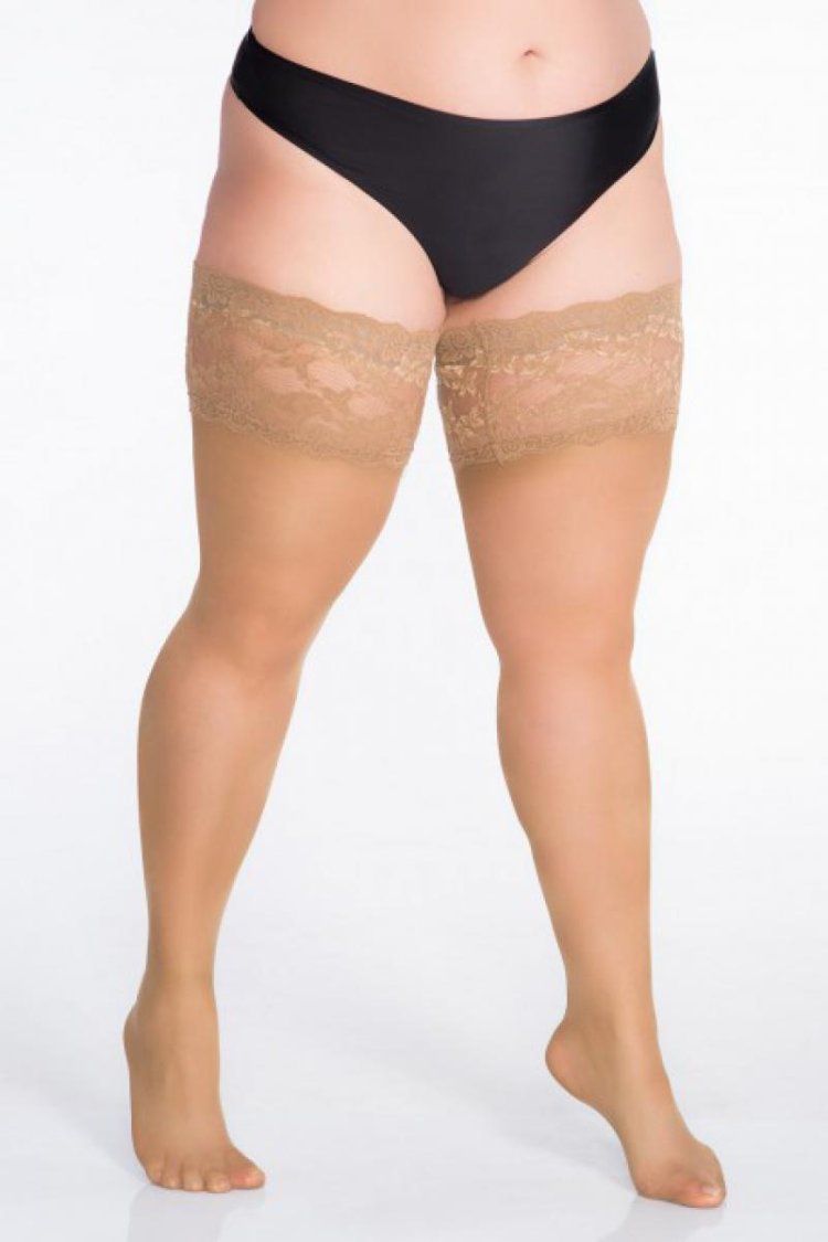 Чулки на полненьких ногах