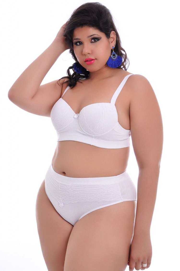 Аманда Лемос модель плюс