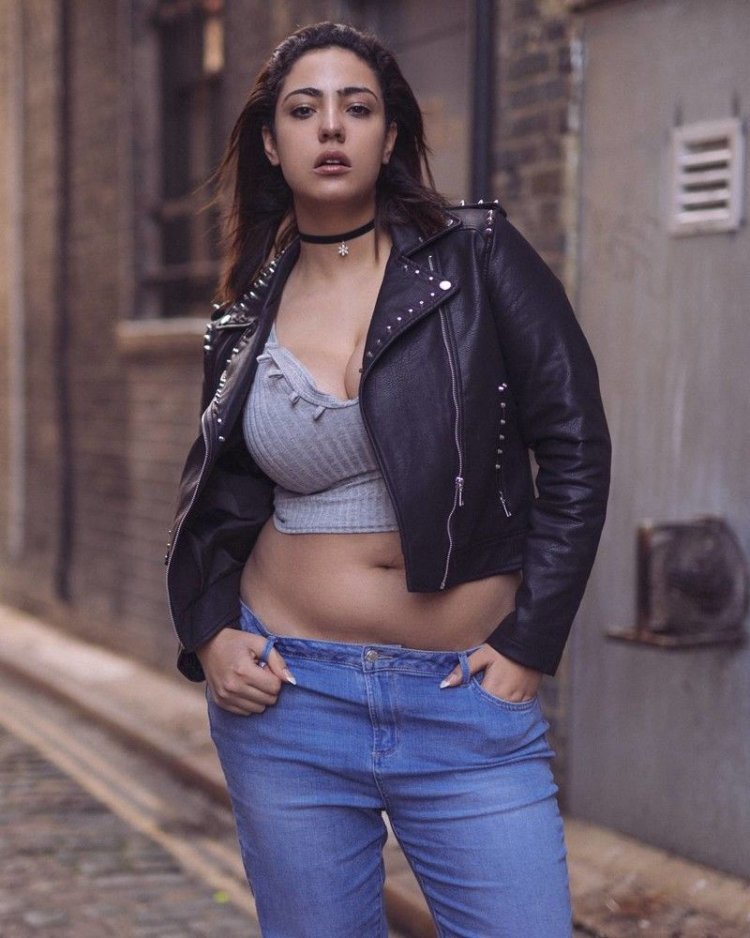 Эстер Андерсон модель плюс