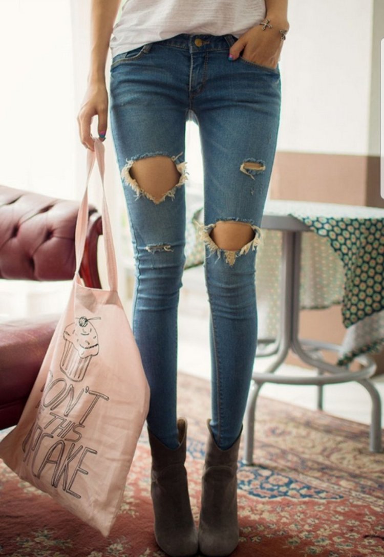 Ноги в джинсах