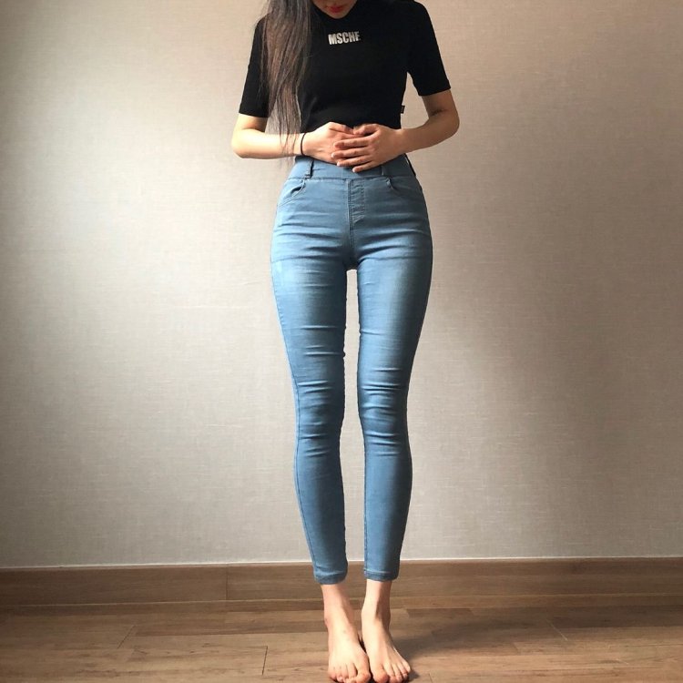 Обтягивающие джинсы женские