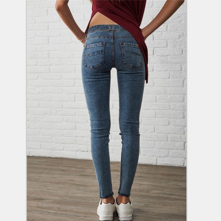 Джинсы в обтяжку