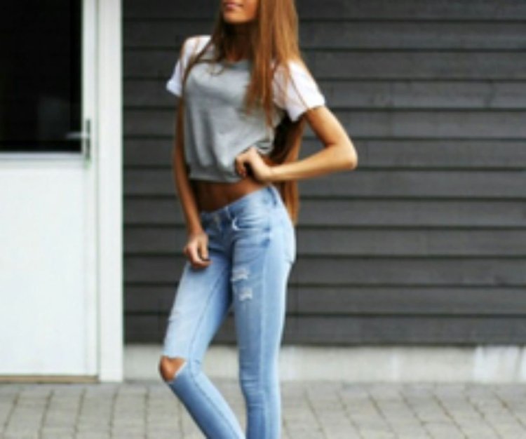 Девушка в джинсах