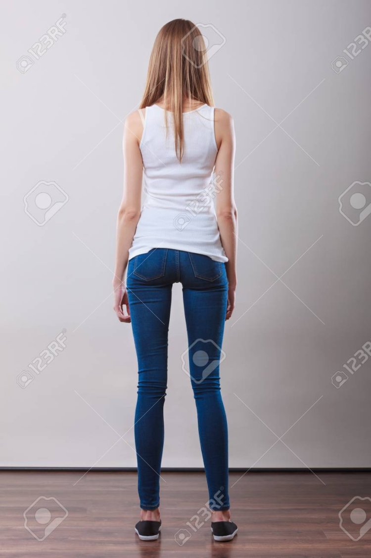 Девушки в джинсах вид сзади