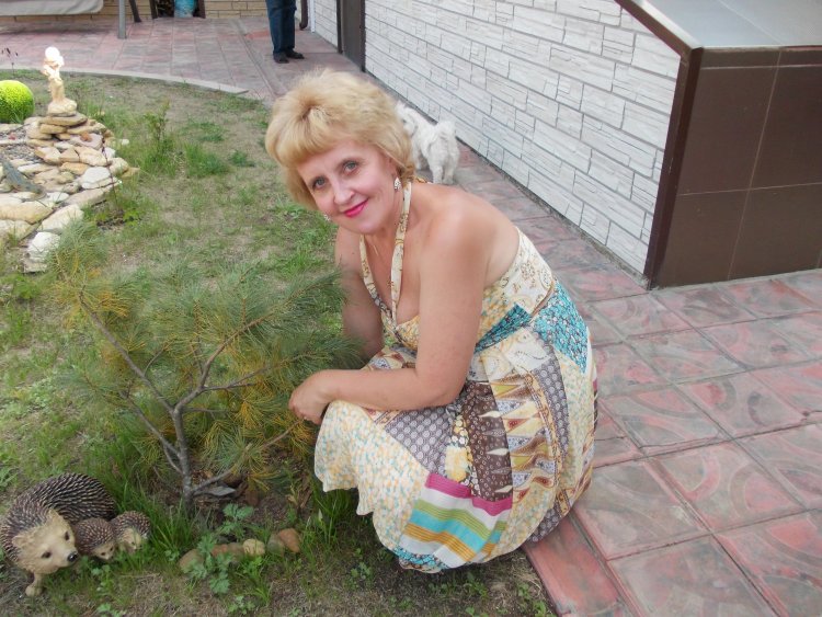 Взрослые женщины на даче