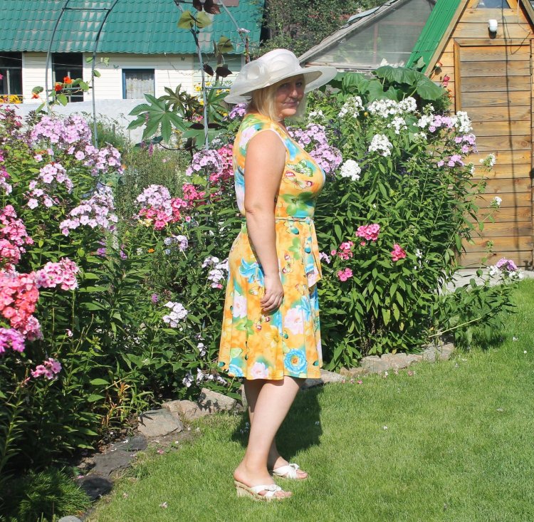 Женщина на даче