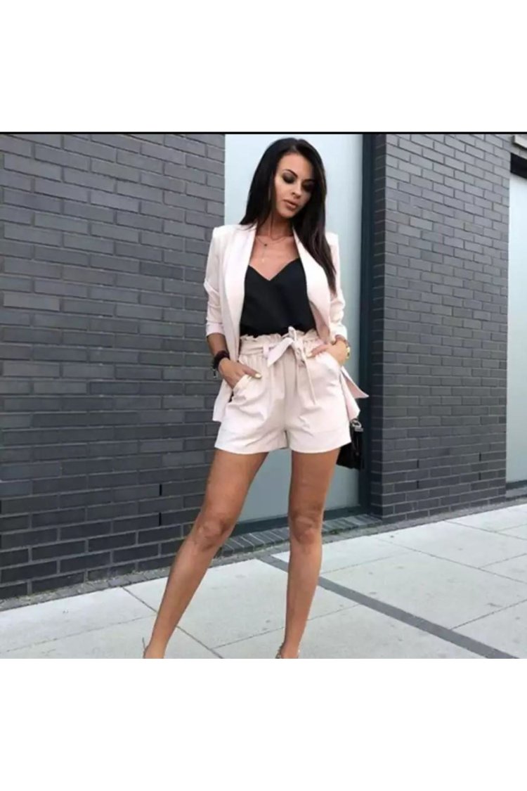 Классический костюм с шортами