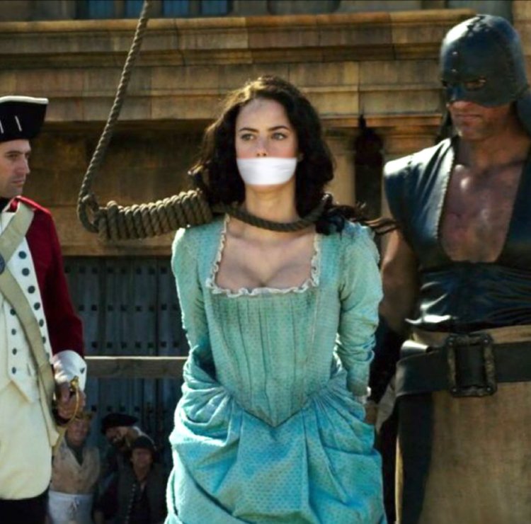 Кая Скоделарио с кляпом