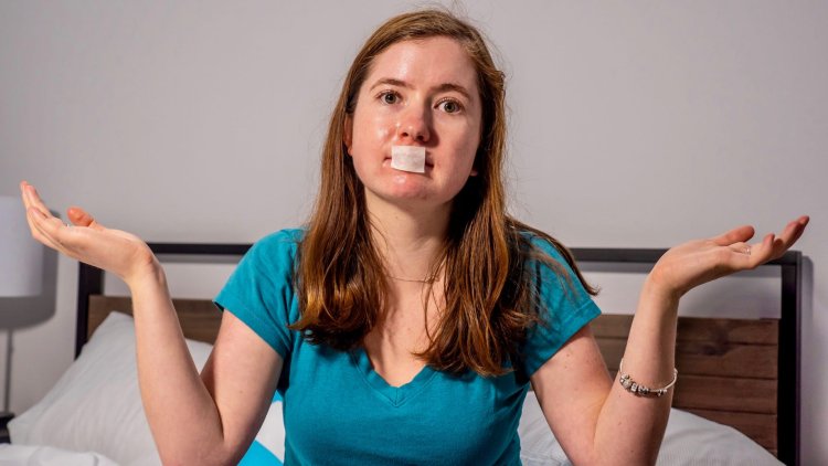 Анна заклеенным ртом