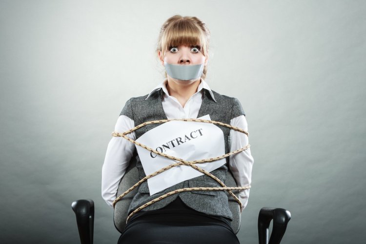 Связанные женщины