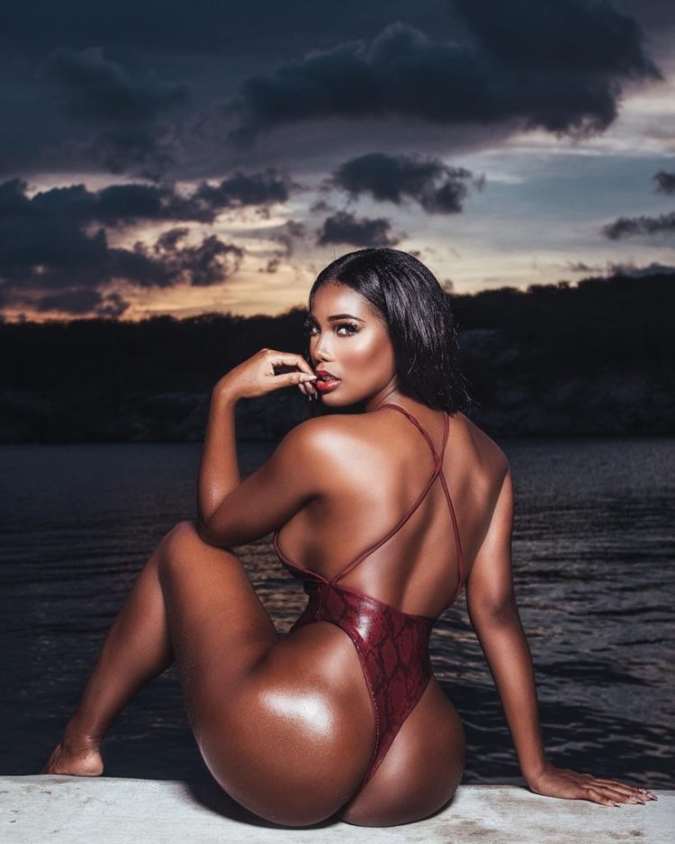 Monifa Jansen Амазонка