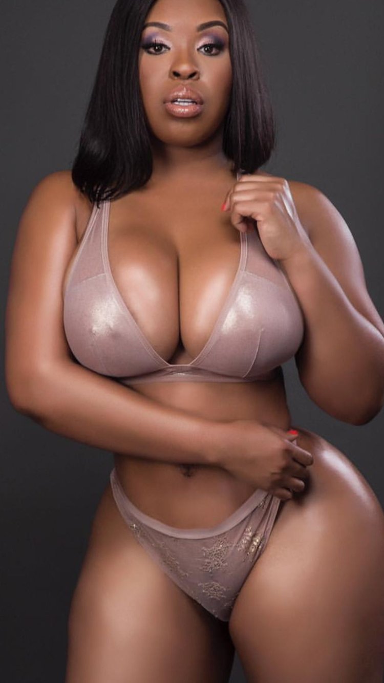 Модель Aryana Adin