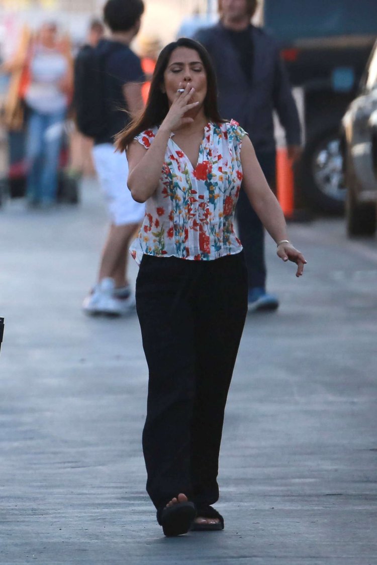 Сальма Хайек на улице