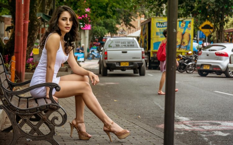 Красивые девушки на улице