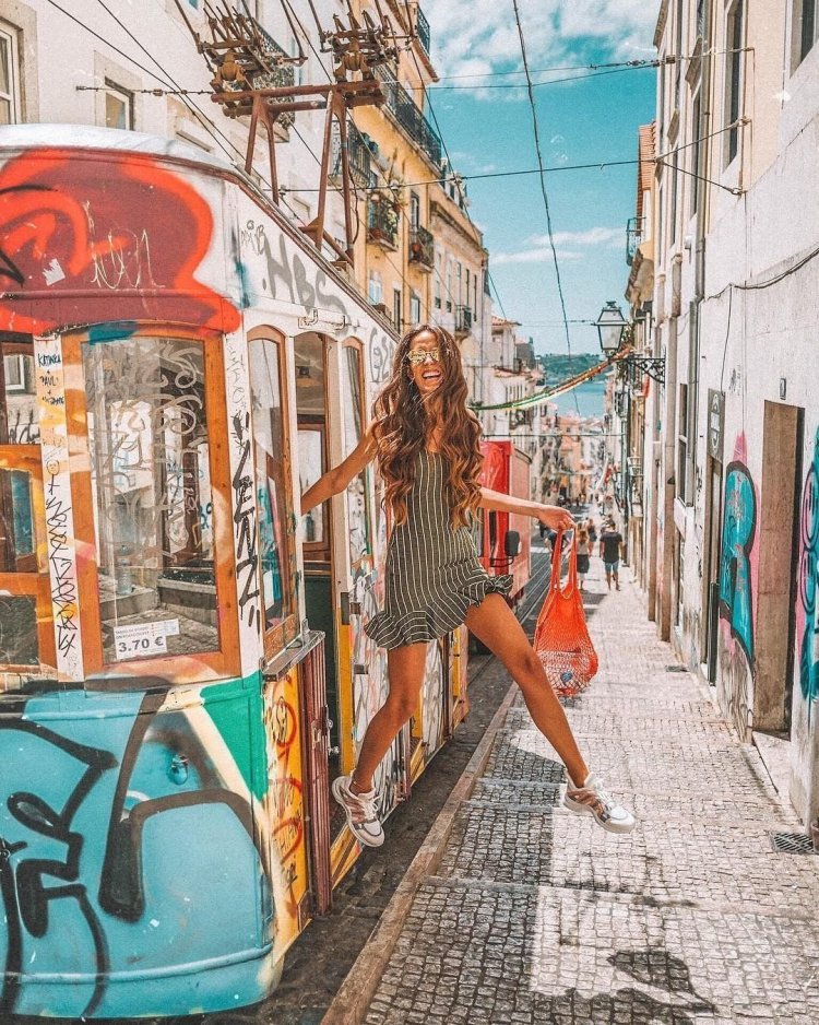 Португальские девушки на улице