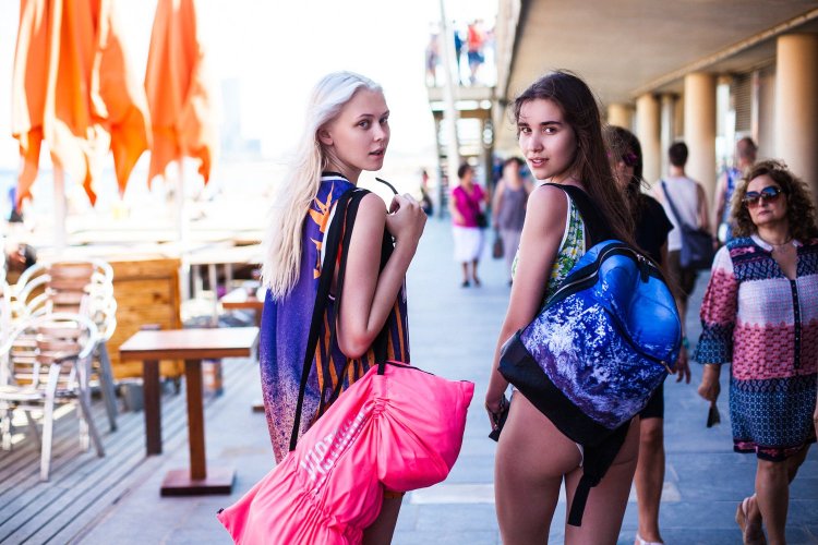 Испания девушки на улице